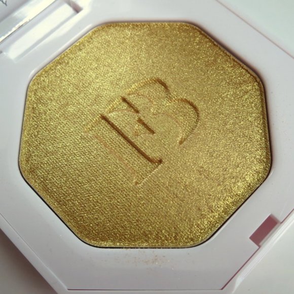 Fenty Beauty Other - FENTY BEAUTY - Killawatt Freestyle Highlighter
